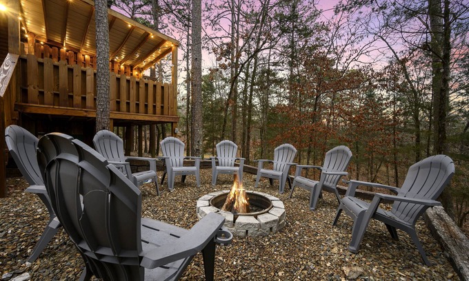 Broken Bow Cabina | 🍁 Fall specials! Updated Cabin 🪵 Creek 🏞 🔥 pit 🍁