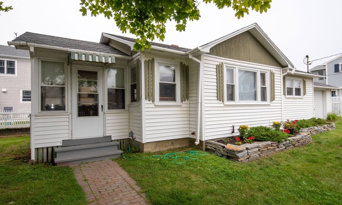 Wells Beach Cabaña | FALL WEEKS STILL OPEN! Steps to the beach in Wells, perfect for families!