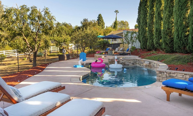 Fallbrook Otro | Fallbrook's Heavenly Oasis Estate - A Nestled Gem