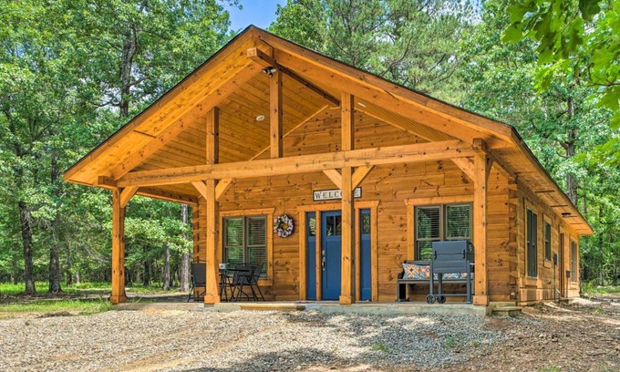 Hatton Casa | Falling Star Eagletown Cabin with Hot Tub Pets OK