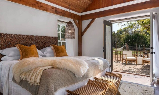 Fredericksburg Cabaña | Falling Star, Hot tub, Pet Friendly, Sleeps 2!