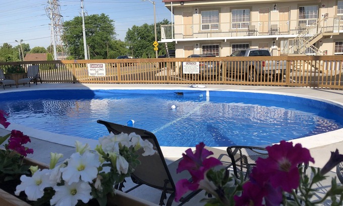 Niagara Falls Hotel | Falls Lodge by the Falls