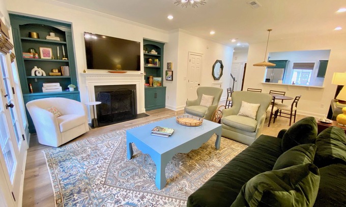 Greenville Downtown Cabaña | Falls Park Escape - Steps from everything Downtown