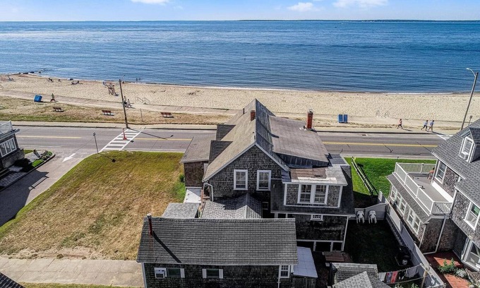 Falmouth Heights Cabaña | Falmouth Heights Beach Front House