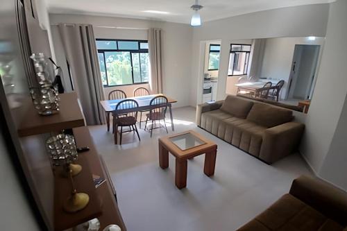 Itarare Apartamento | Família feliz – Wi-Fi rápido, a 1 min da praia