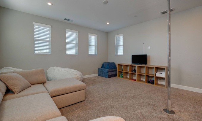Rocklin Casa | Fam-friendly | Free Prking | Trails, Parks & more