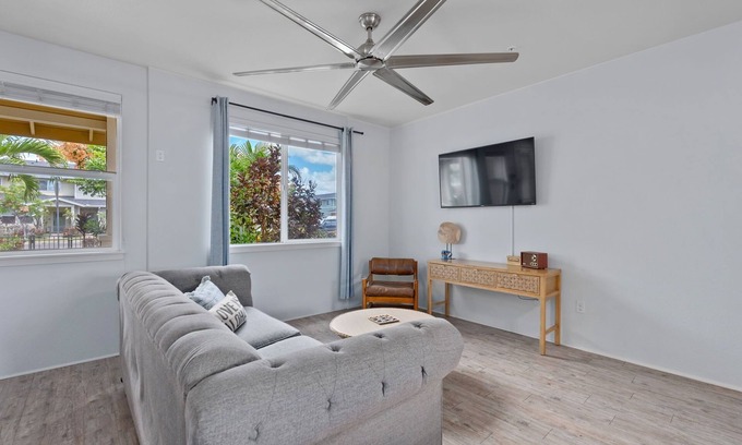 Kalaeloa Casa | Family Friendly Townhouse in heart of Kapolei! Mins to surfing, golf, shops&more