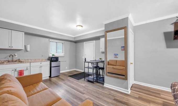 Riverview Apartamento | Detroit Family Vacation Home | Parks | Museums