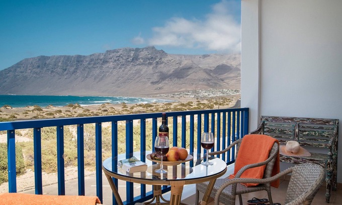 Caleta de Famara Apartamento | Famara Views 1, facing the ocean