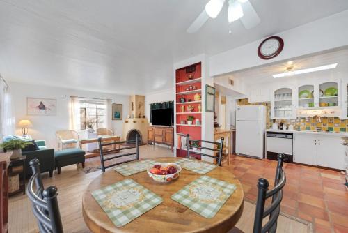 Santa Fe Casa | Famed Plaza Oasis 1 mile away, King Bed, Office, Foosball