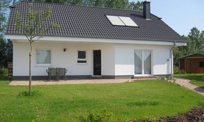 Nienhagen Casa | Familienfreundliches Ferienhaus im Ostseebad Nienhagen - Urlaub in Ruhiger Umgebung mit Platz für 6 Personen + Baby , Sauna und Kaminofen