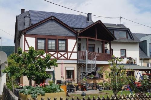 Niederemmel Apartamento | familienfreundliche Ferienwohnung Weingarten in Piesport