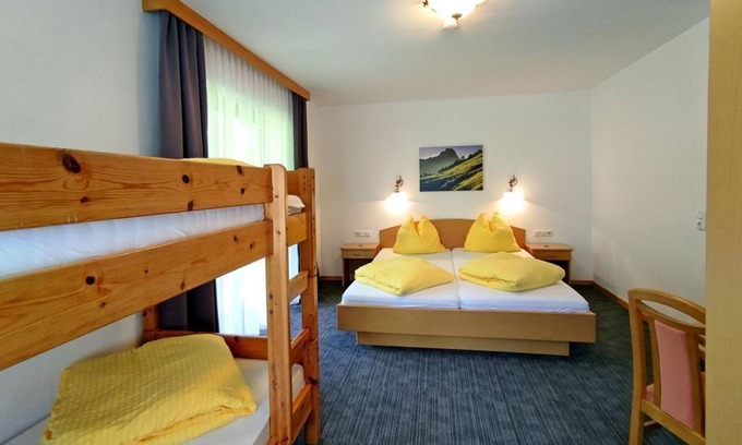 Fusch an der Grossglocknerstrasse Casa | Familienzimmer A+ - Wasserfall, Hotel