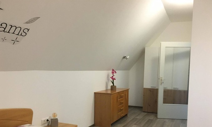 Neusiedl am See Apartamento | Familienzimmer, Dusche, WC - Pension Seeblick Latzko