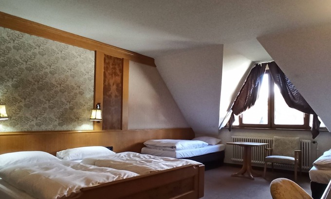 Donaueschingen Apartamento | Familienzimmer Classic, Retro Ohne Balkon, 1 Doppelbett+2 Einzelbette