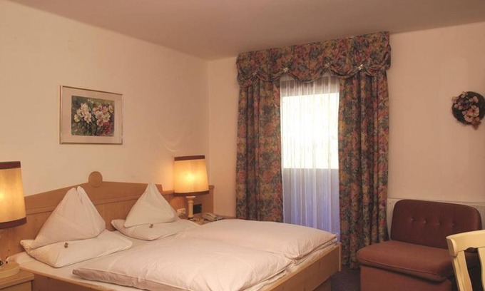 Dienten am Hochkoenig Casa | Familienzimmer mit Dusche od. Bad, 1-3 Nächte - Hotel Salzburger Hof