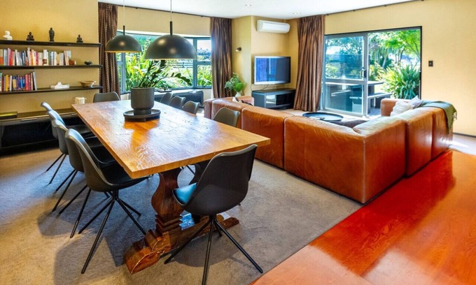 Harewood Casa | Families and Groups Chch Airport Spa Pool