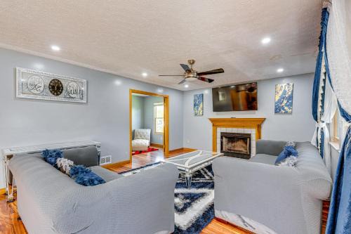 Gahanna Casa | Families Welcome Lake-View Home, 2 Mi to Gahanna!