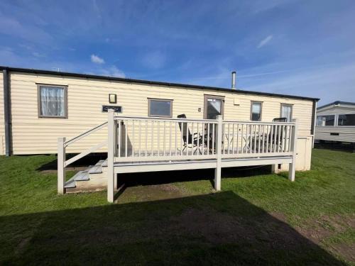 Heacham Chalet De Esquí | Family 3 Bedroom Caravan with Decking at Heacham
