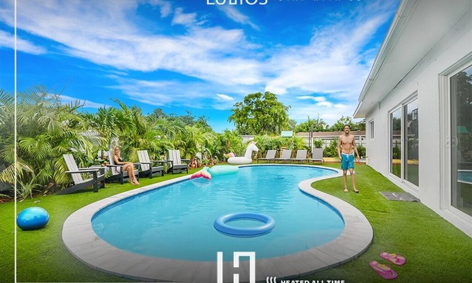 Miami Gardens Casa | Family 5BR Miami: Resort Pool, Sports & BBQ Oasis