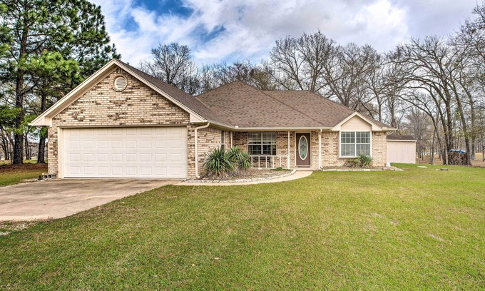Alba Casa | Family Alba Home w/ Boat Dock on Lake Fork!