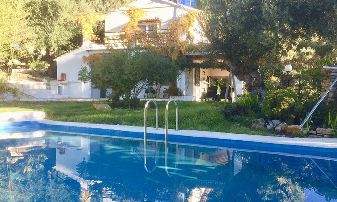 Cortes de la Frontera Casa | Villa con piscina privada en medio de colinas y olivares