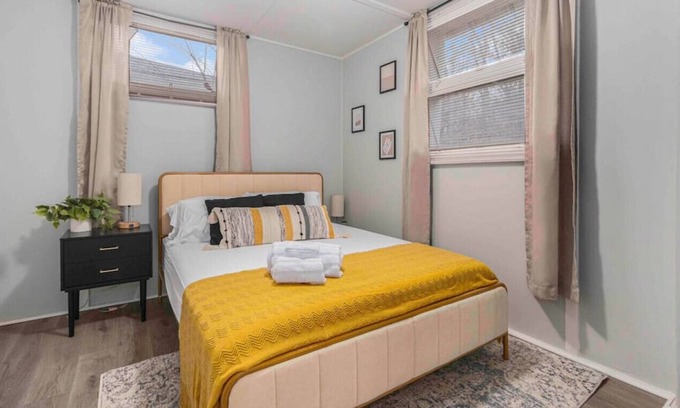 North Kansas City Casa | Family and Pet Friendly w/ Fire Pit + Backyard