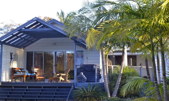 Erowal Bay Casa | Familia y mascotas, enorme salón, jardín y balcón. Gran espacio para relajarse.