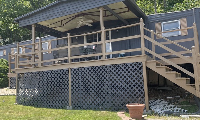 Camdenton Cabaña | Family and Pet friendly lakefront with Dock
