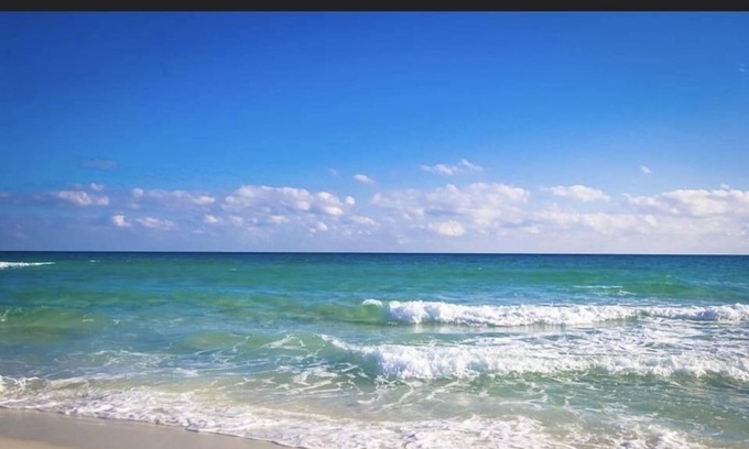 Pensacola Cabaña | Family and pet friendly home close to the beaches! Early December special!