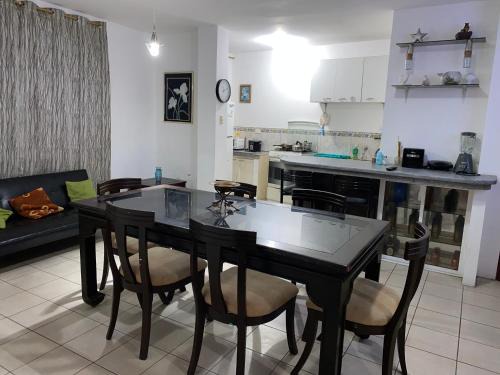 Manta Apartamento | Family apartment near Malecon and Murcielago beach