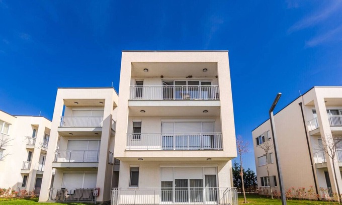 Sakës Apartamento | Family Apartment with Resort Access | Talea Coast