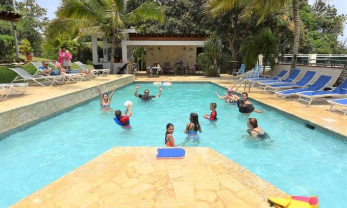Caimital Bajo Apartamento | Family Apt #5, sleep up to 10, pool, jacuzzi, BBQ, five min to #2 RD