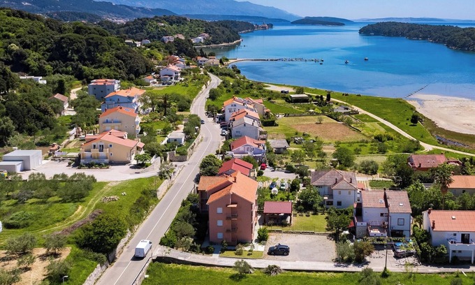 Suha Punta Apartamento | Family Apt Lavanda (Neda) - Seafront, Rab Island