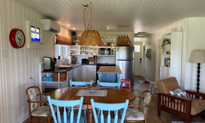 Pointe-du-Chene Cabaña | Family Beach Getaway — Steps from Parlee Beach!