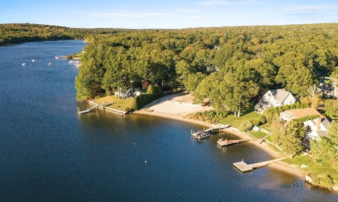 Saunderstown Casa | Family Beach House, Private beach access!