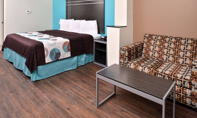 Spring Hotel | Family Break! Close to Geronimo Adventure Park & Hurricane Harbor Splashtown