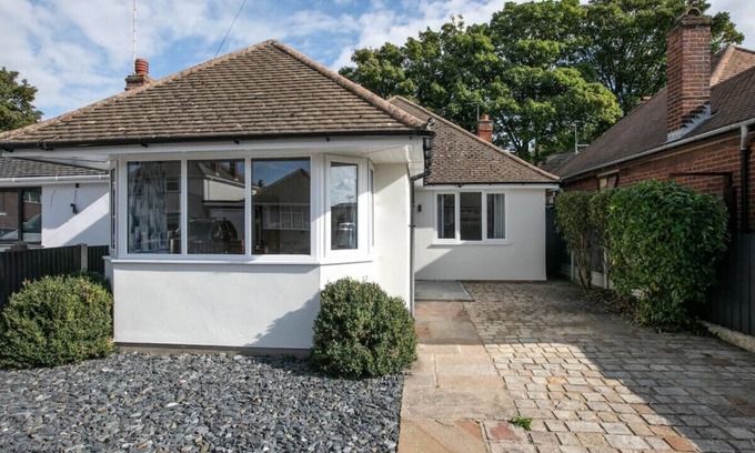 Broadstairs Casa | Family Bungalow with huge kitchen | Parking