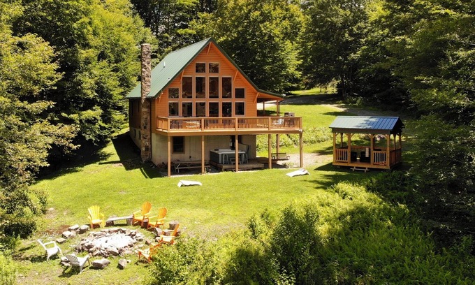 Slaty Fork Cabina | Family Cabin near Snowshoe WV with Hot Tub, Sauna, Game Room and Views