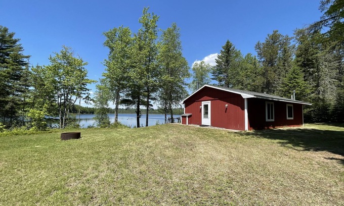 Crystal Falls Cabina | FAMILIA LAKESIDE CABINA PRIVATE LAKE Y ACERAGE FISHING SENDERISMO CAZA Y NATURALEZA