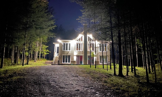 Georgeville Chalet De Esquí | Family chalet in the woods, rental 31 nights+, sleeps 12