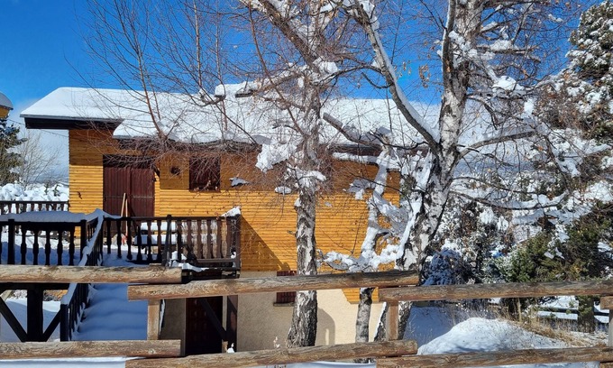Eyne 2600 Chalet De Esquí | Family chalet, two identical levels close to the slopes. Ideal for two families.