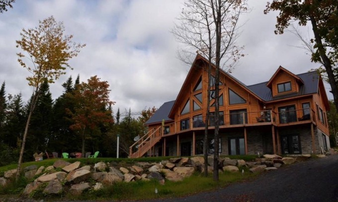 Saint-Joachim Apartamento | Family, Comfortable, Luxurious with Spa (Unit 2)