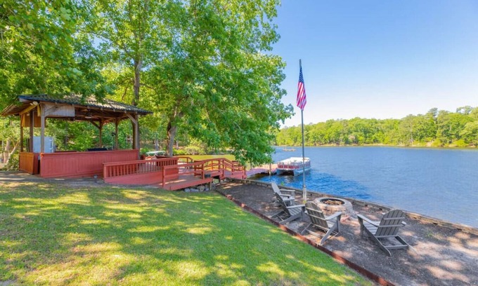 Leesville Casa | Family Compound Getaway on Lake Murray | Leesville