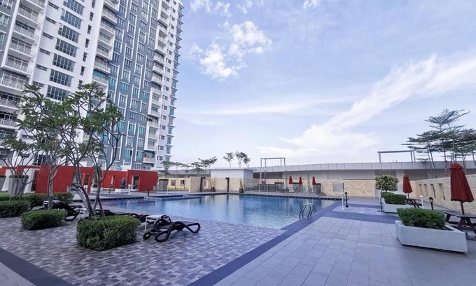 Bandar Saujana Putra Apartamento | Family Condo 50 inches TV Netflix and WiFi with Pool View