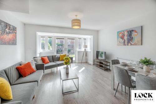 Maidenhead Casa | Family & Contractor Friendly 3 bed house Sleeps 8 in Maidenhead