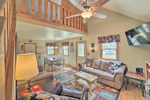 Higgins Lake Casa | Family Cottage 3 Mi to Higgins Lake State Pk!