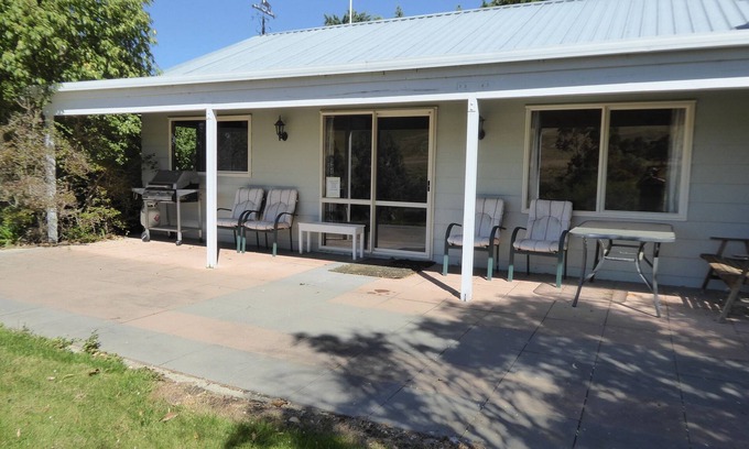 Broomfield Cabaña | Family Cottage on Established Rural Farm. Relaxing, Secluded, has Beautiful View