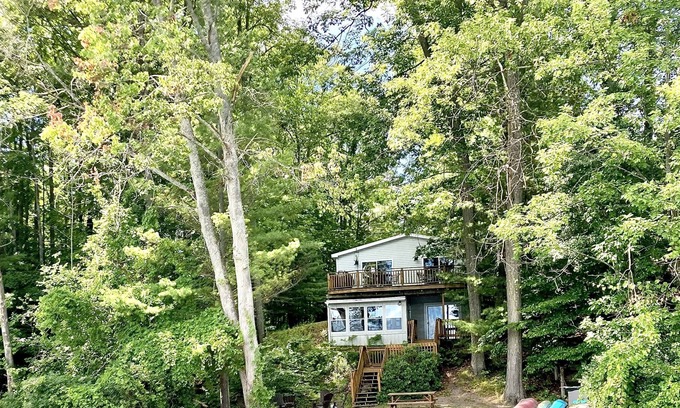Lake Ann Cabaña | Traverse Area Family Cottage en Sanford Lake cerca de Sleeping Bear Dunes