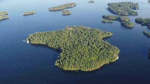 Leeds and the Thousand Islands Chalet De Esquí | Family Cottage Sheep Island